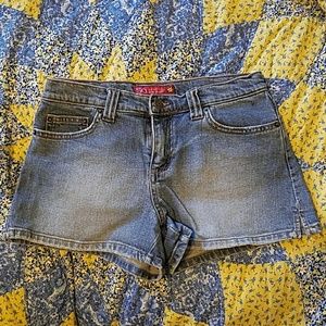 Junior's SO stretchy shorts